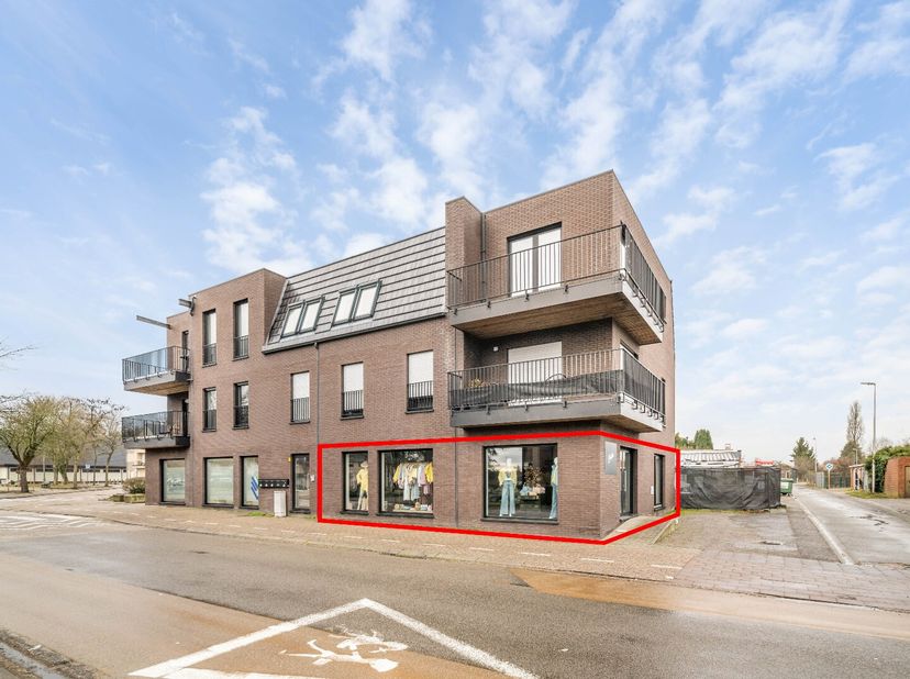 Commercieel uitstekend gelegen investeringspand bestaande uit een handelsgelijkvloers met een oppervlakte van 110 m² + kelder, gelegen in het centrum