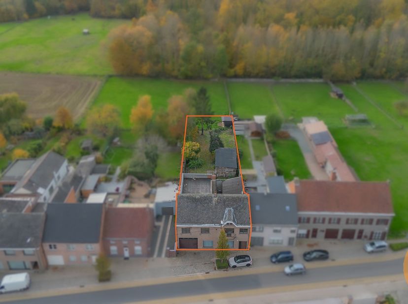 ZONNEGEM – Ruime, solide renovatiewoning met atelier/werkplaats en prachtige tuin in landelijke omgeving<br />
In het rustige, groene Zonnegem bevindt