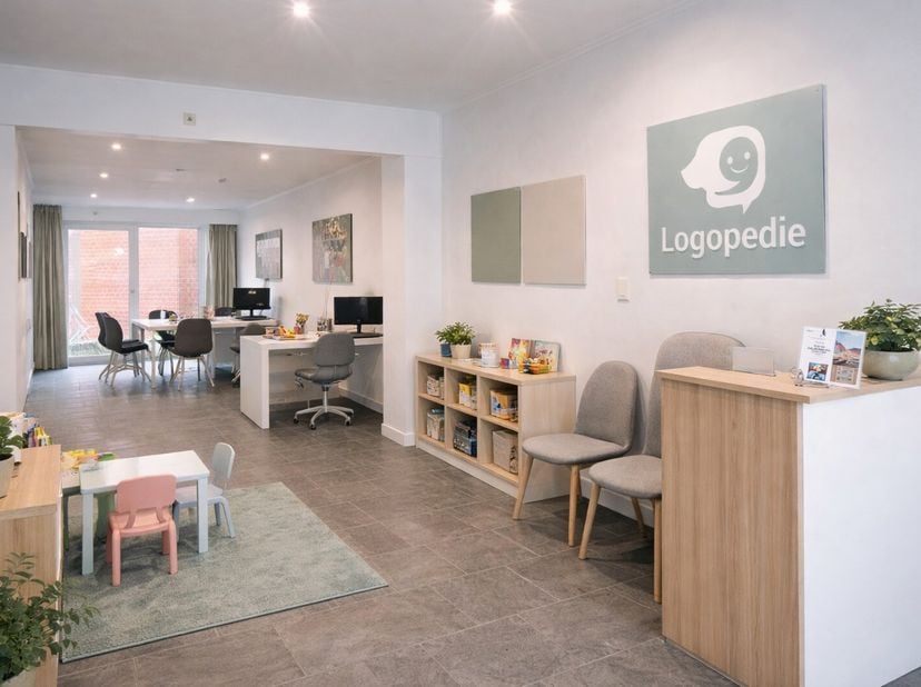 Op zoek naar een commerciële ruimte op een strategische toplocatie? Dit pand van 72 m² bevindt zich vlak bij UZ Gent, met een vlotte verbinding naar h