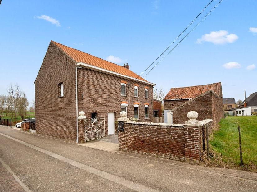 Deze droomwoning is ruimte en comfort. De woning is instapklaar en beschikt over 3 slaapkamers, wat ideaal is voor een gezin. Daarnaast is er een ruim
