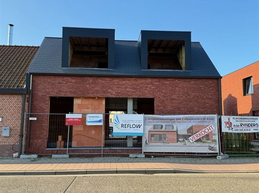 Aankopen aan 6% BTW kan indien u aan de voorwaarden voldoet! Deze knappe nieuwbouwwoning wordt gebouwd op de weg tussen Nijlen en Herenthout. Op de ge