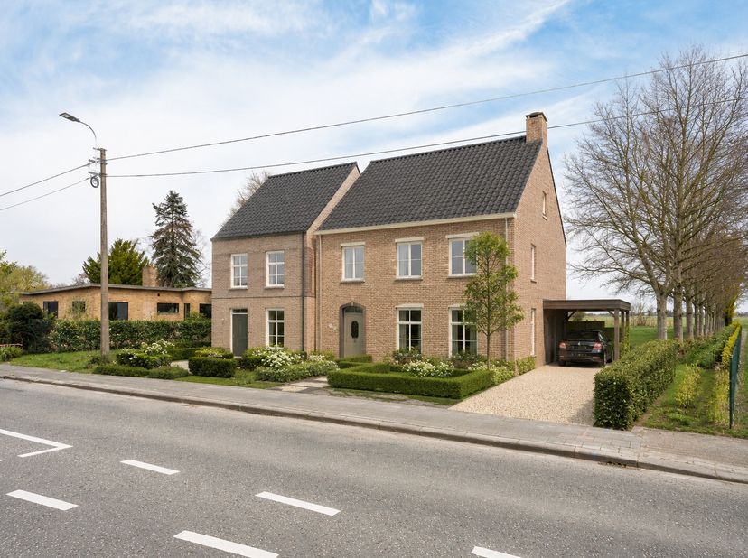 In de dorpskern van Watervliet bieden we één van de laatste vrije percelen bouwgrond aan. Deze verkaveling bestaat uit 3 loten bouwgrond zonder bouwve
