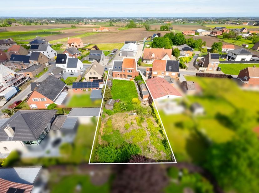 In Ichtegem stellen wij u deze eigendom met enorm veel potentieel voor, gelegen op een vlot bereikbare locatie. Dit pand biedt de perfecte opportunite