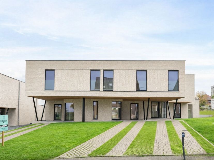 Maisons d'architecte modernes et économes en énergie de qualité avec grand jardin. Magnifiquement situées dans un environnement calme et agréable. MAI