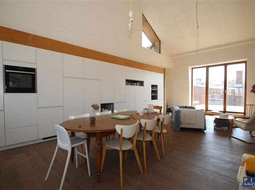 Superbe appartement de 111m², 2 chambres, situé au coeur de la ville, spacieux et lumineux séjour, 2 terrasses exposées au sud avec vue spectaculaire