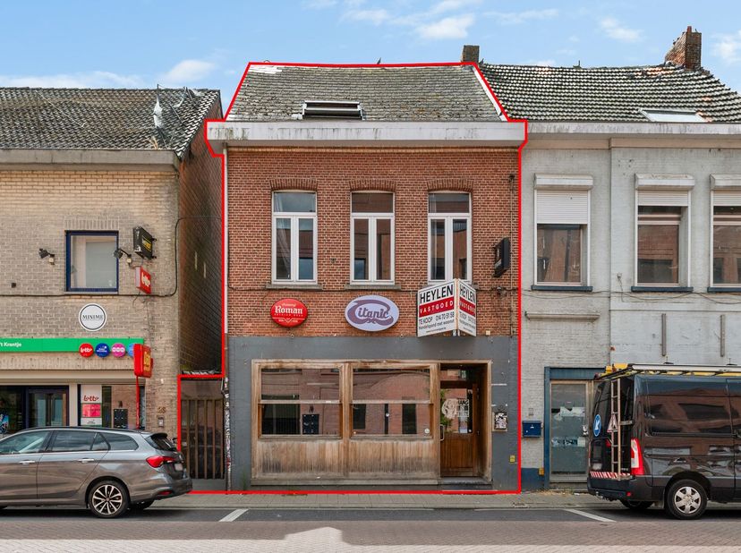 Handelspand met woonst in het centrum van Herenthout<br />
Dit handelshuis geniet van een uiterst commerciële en strategische ligging in het bruisend