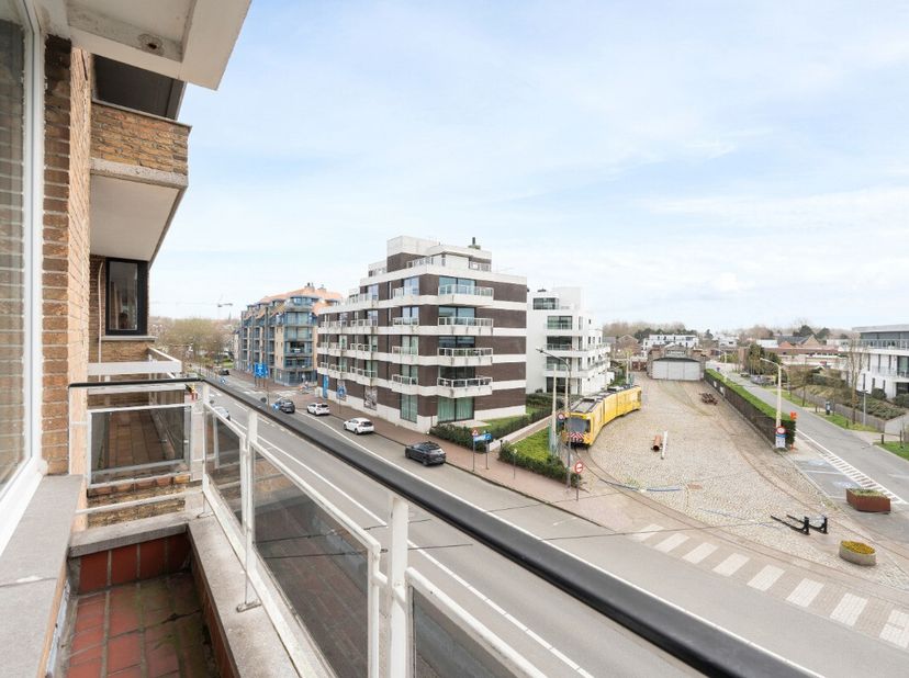 [[ CE BIEN PARTICIPE À LA JOURNÉE MAISONS OUVERTES ERA LE 13/6 DE 13:00 À 14:00 ]] De Panne : Appartement rénové de 2 chambres à vendre, à quelques pa