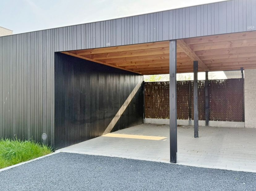 Carport te huur - volledig nieuw en onmiddellijk beschikbaar<br />
Gelegen in het nieuwbouwproject 'Residentie Frezenberg'