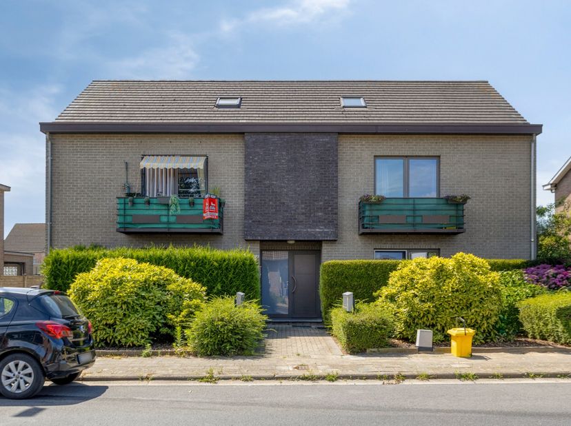 Dit gezellig en instapklaar appartement is gelegen in de straat Valkenborch in Geel. Dankzij zijn centrale ligging zijn alle voorzieningen zoals winke