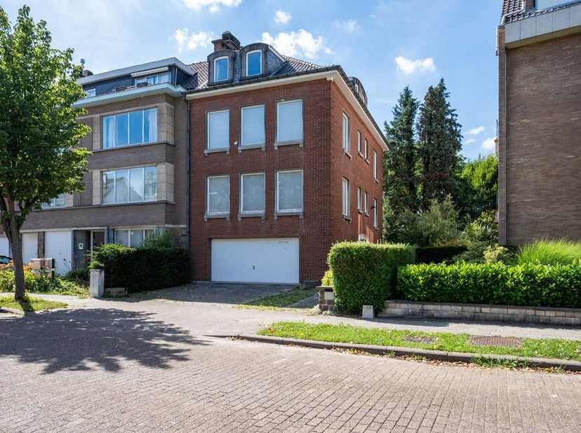 Appartement te koop in Av. des Eglantines 33,
                    1150 Sint-Pieters-Woluwe