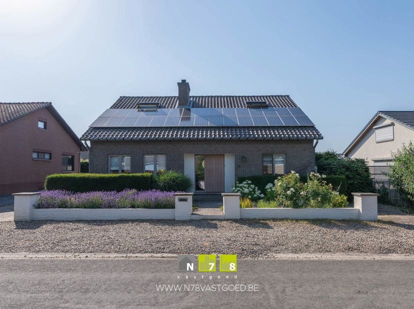 VRIJSTAANDE WONING MET 4 SLAAPKAMERS OP EEN PERCEEL VAN 5A 26CA NABIJ CENTRUM MAASEIK<br />
TROEVEN<br />
- Gelegen in een rustige en kindvriendelijke