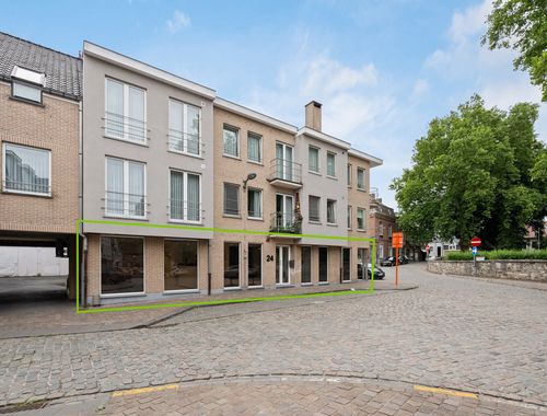                                         Commerce à vendre à Sint-Pieters-Leeuw, € 335.000
