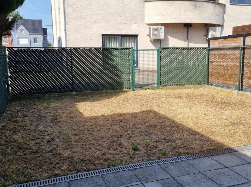 Aanvragen uitsluitend per e-mail via raf@somvastgoed.be.<br />
<br />
Deze gezellige woning is rustig gelegen in de deelgemeente Webbekom en geniet te