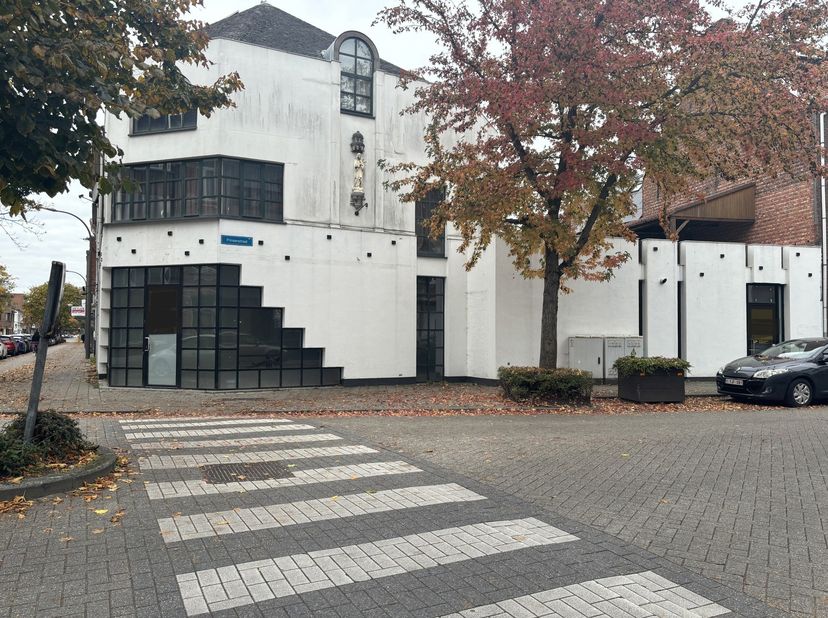 Handelspand te huur in het centrum van Turnhout.<br />
In het hart van Turnhout bevindt zich dit veelzijdige handelspand, ideaal voor wie op zoek is n