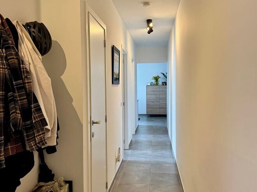 Prachtig appartement met 2 slaapkamers, bureau/dressing, terras, kelderberging en autostaanplaats in het hart van Lier!<br />
Ligging<br />
Gelegen op