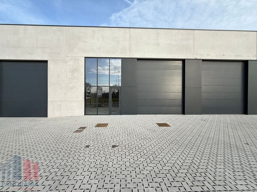 Bien professionnel à vendre
                    à 8720 Dentergem