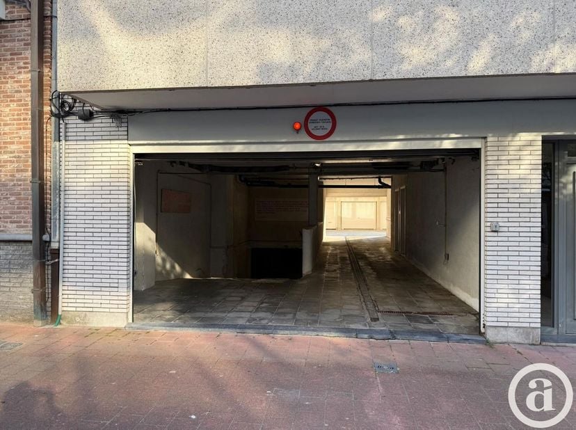 Garage te koop in Duinviooltjesstraat 24,
                    8300 Knokke
