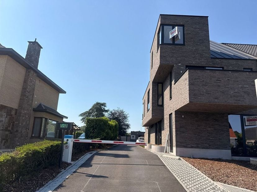 Appartement neuf de plain-pied avec 1 chambre et jardin au coeur de Melsele<br />
Situation : Cet appartement neuf au rez-de-chaussée est situé sur la