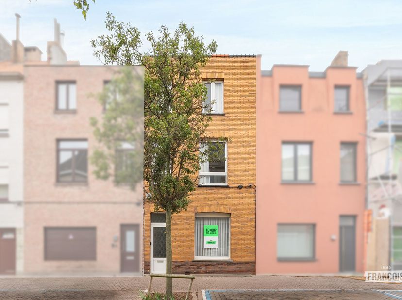 In de Gerststraat 137 te Oostende bevindt zich deze karaktervolle herenwoning die volledig naar eigen smaak kan worden gerenoveerd. Dankzij de ruime i