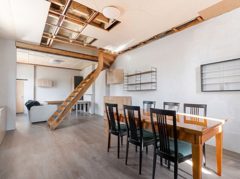 Deze open bebouwing in de Riemewegel te Rieme (Ertvelde) is gelegen op een mooi perceel van 300 m² en vormt een uitstekende basis voor wie op zoek is