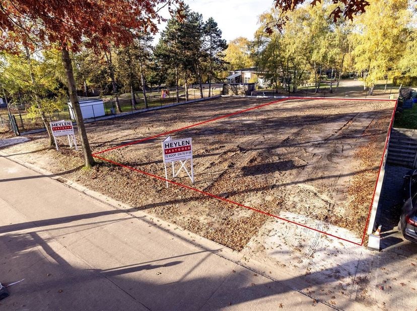 Bouwgrond voor OB op een perceel van 572m²<br />
Ligging: Zeer rustig gelegen in gegeerde woonwijk 'Molekens' in Herentals, met alle faciliteiten in d