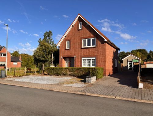                                         Maison bourgeoise à louer à Neeroeteren, € 1.300

