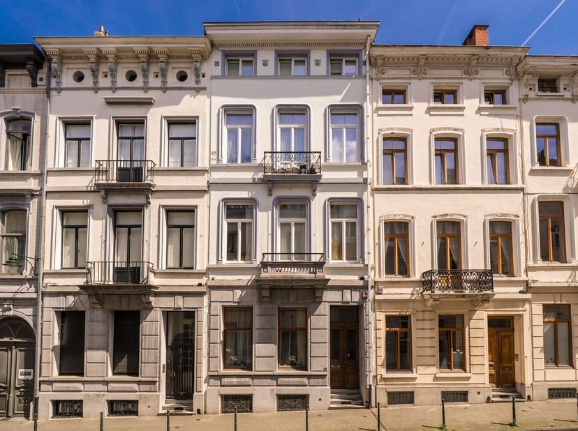 Investeringsopportuniteit op absolute toplocatie in de Europese Wijk. Opbrengsteigendom met vier appartementen.<br />
In de gegeerde Spastraat, op ee