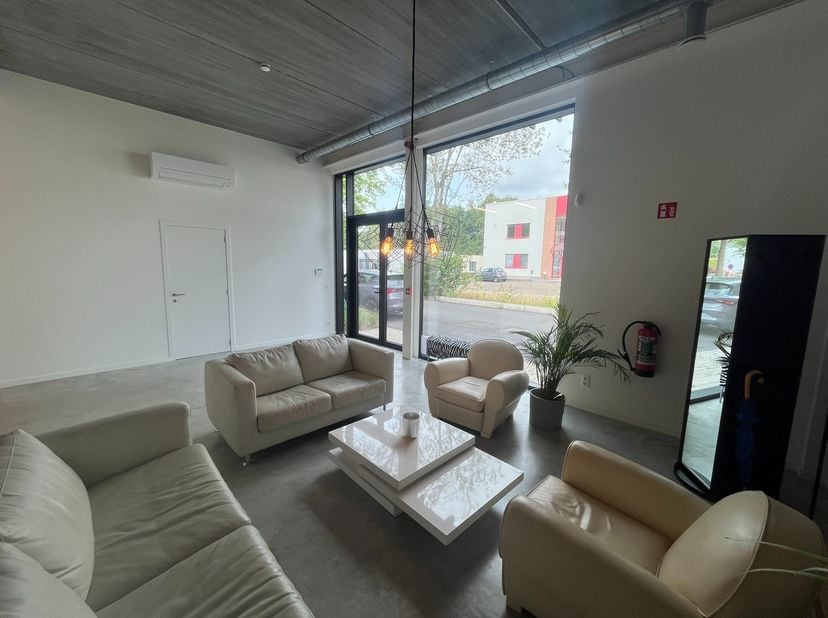 Bien professionnel à vendre
                    à 3500 Hasselt
