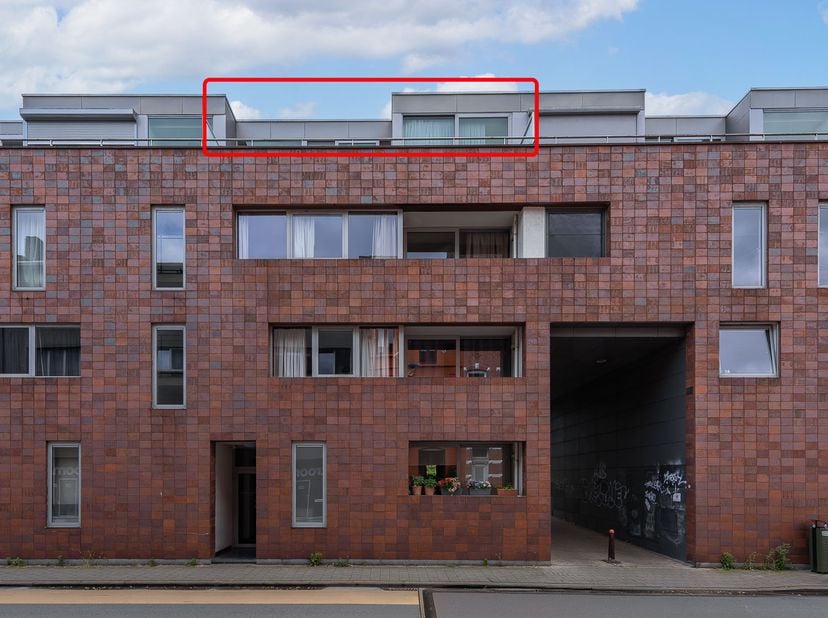 LICHTRIJK APPARTEMENT MET AUTOSTAANPLAATS NABIJ DE FERDINAND LOUSBERGSKAAI -<br />
<br />
Toplocatie in Gent.<br />
Het appartement is gelegen op een