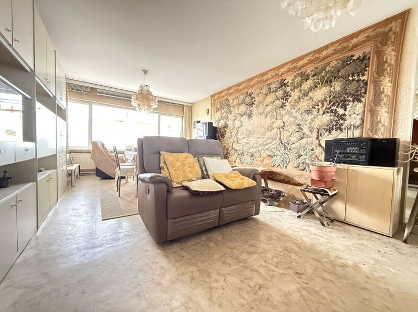 Appartement te koop in ,
                    1190 Vorst