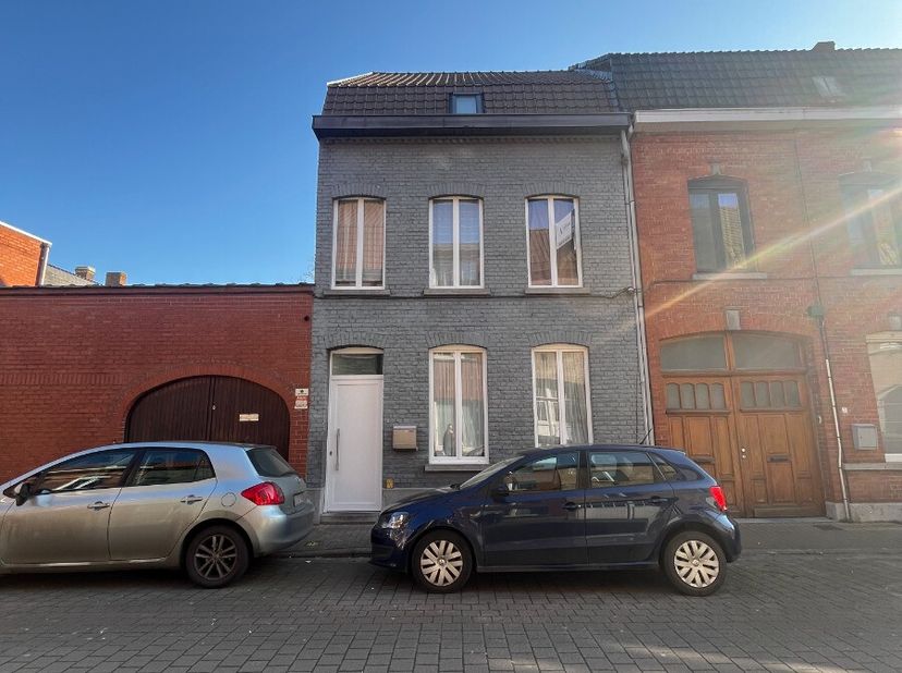 Maison prête à emménager avec 3 chambres à vendre à Wervik !Découvrez cette maison confortable et économe en énergie EPC C avec de nombreux atouts ! L