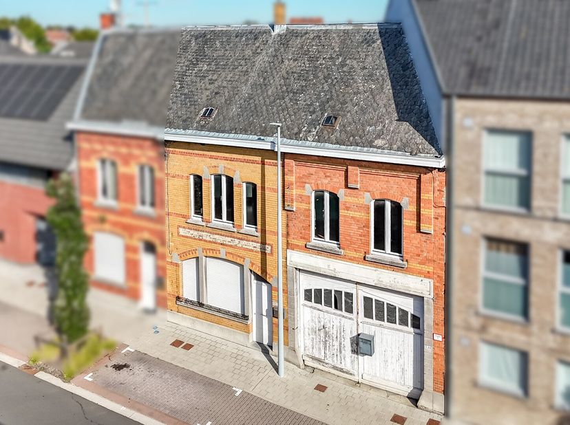 Welkom in de Spanjestraat 237-239, een te renoveren woning met een bijhorende ruime loods. Dankzij de centrale ligging bevindt u zich dicht bij het ce