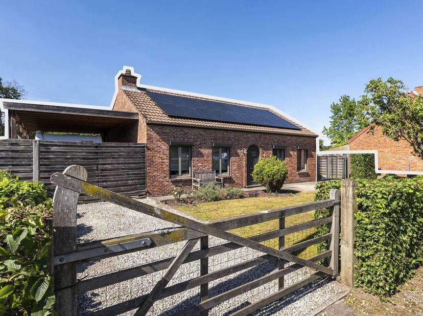 Unieke, rustig gelegen en levensloopbestendige woning te midden natuur en nabij bosrijke omgeving in het groene Meerhout-Zittaart. De woning van bouwj