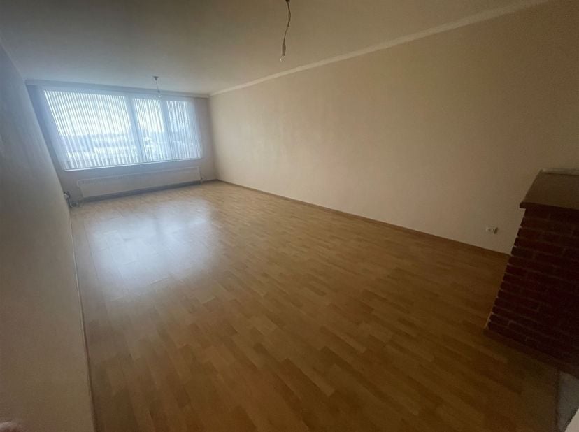 APPARTEMENT MET 1 SLAAPKAMER EN TERRAS OP TOPLIGGING!<br />
<br />
Indeling: Inkomhal, leef- en eetruimte, open keuken, slaapkamer en badkamer<br />
