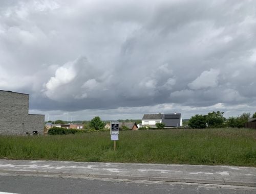                                         Grond te koop in Deerlijk, € 180.000
