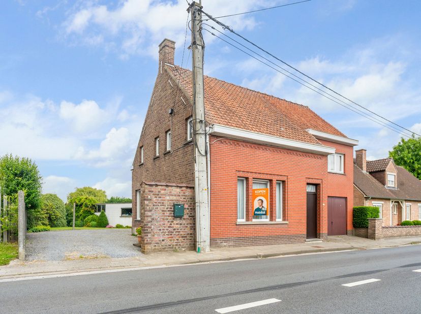Huis te koop in Kruishoutemseweg 2,
                    9790 Wortegem