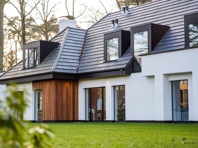 Villa exclusive entièrement rénovée dans un endroit de choix à 's-Gravenwezel (Schilde)<br />
<br />
Janssen &amp; Janssen Vastgoed vous propose cette exc