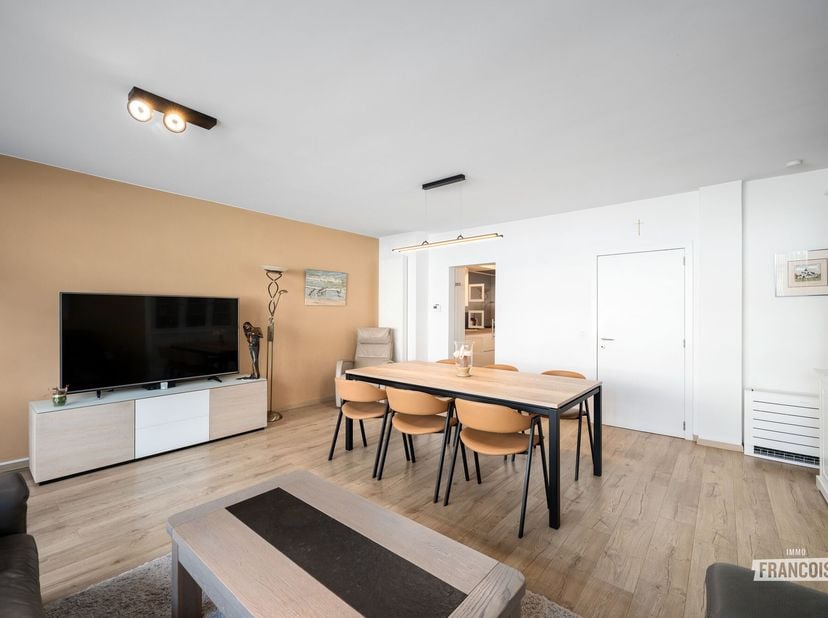 Instapklaar en energiezuinig gelijkvloers appartement op toplocatie in Mariakerke, Oostende<br />
Droomt u van comfortabel wonen op wandelafstand van