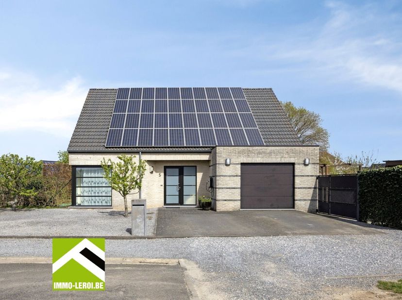 Bekijk deze woning rechtstreeks op de site van Immo Leroi: https://www.immo-leroi.be/pand/kopen-woning-riemst/7547600.<br />
Rustig wonen in een doodl