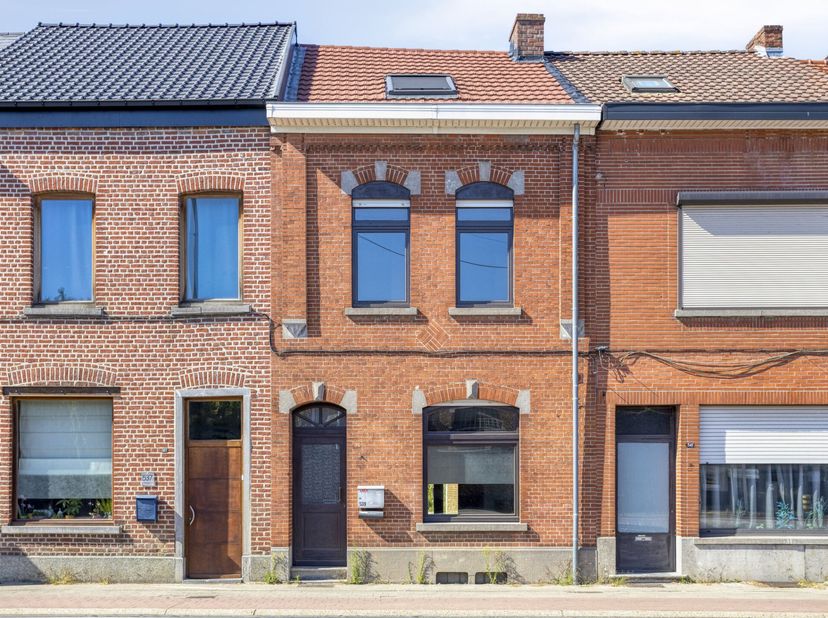 Deze instapklare woning met 4 kamers en tuin ligt op fietsafstand van het centrum van Leuven en biedt een mooie combinatie van karakter, comfort en mo