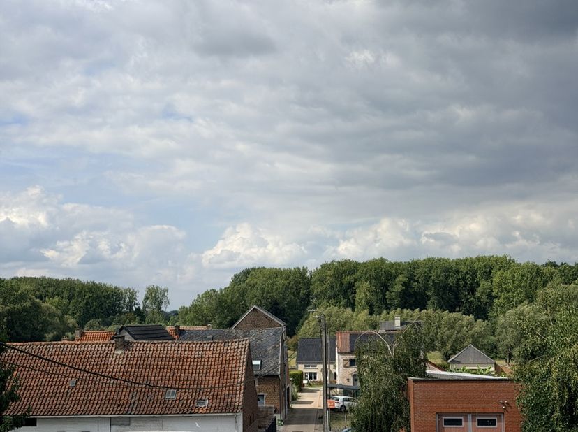 Ruime woning met karakter, tuin en bijgebouwen in een groene omgeving nabij De Gavers.<br />
<br />
Droomt u van rust, ruimte en een woning met potent