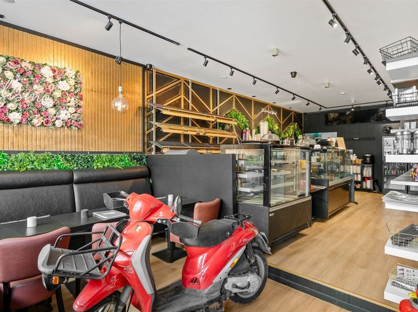 Bien professionnel à vendre
                    à 2640 Mortsel