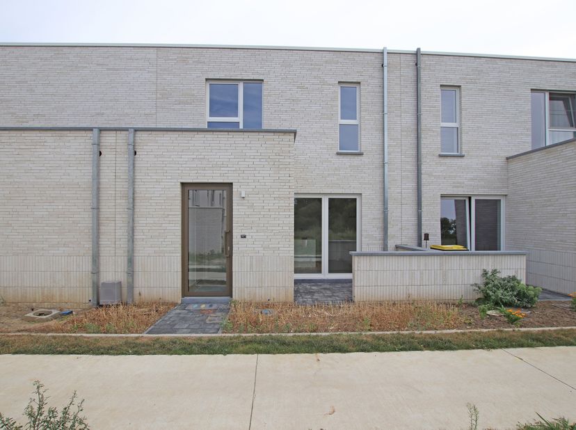 Une visite est uniquement possible après avoir complété le formulaire suivant : https://kdc-immo.mijnhuurprofiel.be/whise/7800128.<br />
Maison neuve