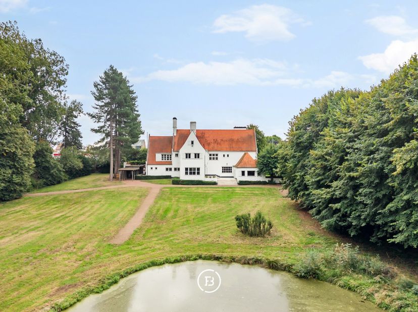 Huis te koop in Gentsesteenweg 153,
                    8500 Kortrijk
