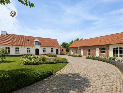                                         Kasteel te koop in Moorslede, € 1.587.327
