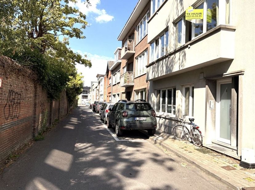 Gezellig en ruim gerenoveerd appartement op 1ste verdieping op wandelafstand (5 min.) van centrum Dendermonde<br />
Op zoek naar een instapklaar appar