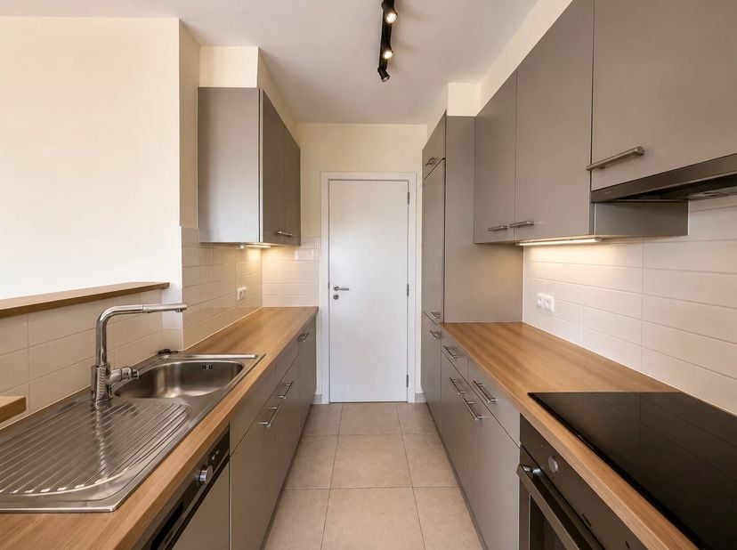Victoire Junot vous propose, idéalement situé à Auderghem entre Saint-Julien et La Chasse, ce ravissant appartement de ± 80 m² habitables, situé au 2