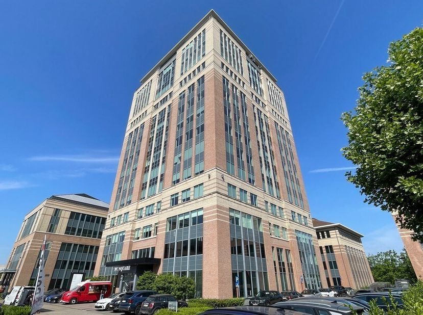 866m² kantoorruimte op 10e verdieping in torengebouw op Mechelen Campus<br />
Ligging: vlakbij afrit E19<br />
Specificaties: zonwerend en hittebesten