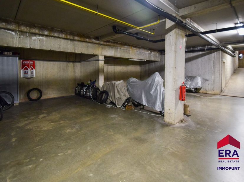 Te koop: ondergrondse, private staanplaats in Residentie DAS, gelegen in het centrum van Hoegaarden. Deze staanplaats bevindt zich in een residentie g