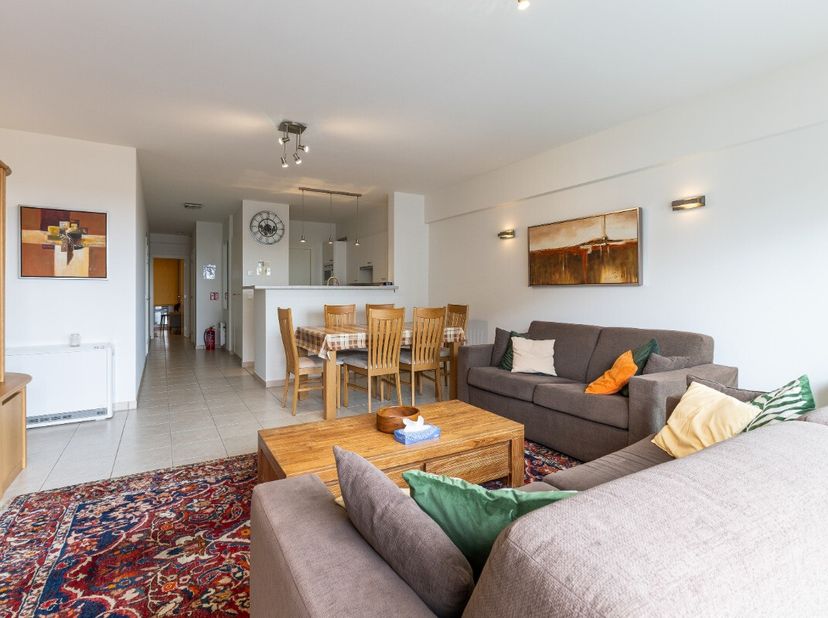 Gemeubeld appartement met 2 slaapkamers te huur in De PanneBent u op zoek naar een instapklaar en gemeubeld appartement op een toplocatie voor tweede